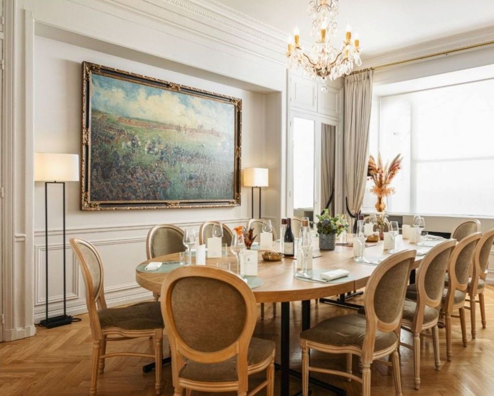 Salon privé élégant pour réceptions et événements intimes